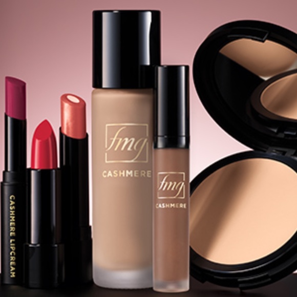 Bio-Retinol Lipstick Balm Treatment with Color - Picture 7 of 7